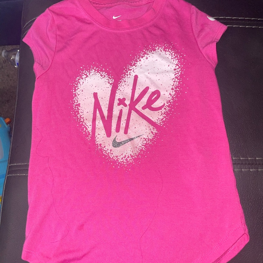 Girls Nike T-shirt